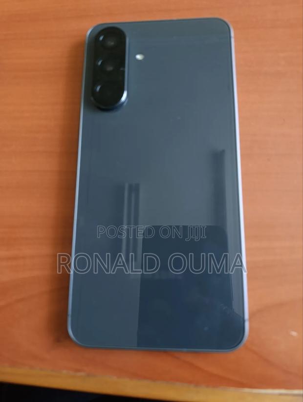 New Samsung Galaxy A56 128 GB Gray - thumbnail 2