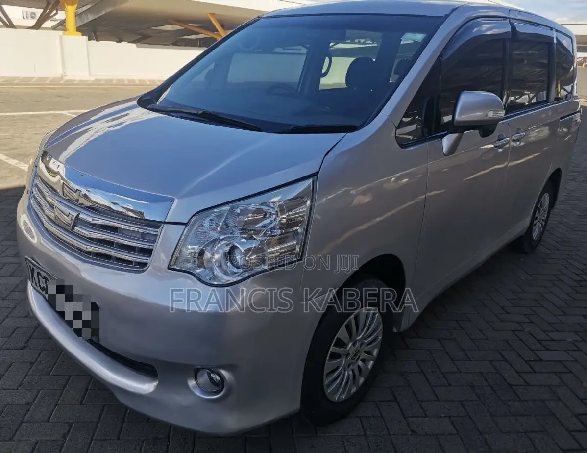 Toyota Noah 2012 Gray