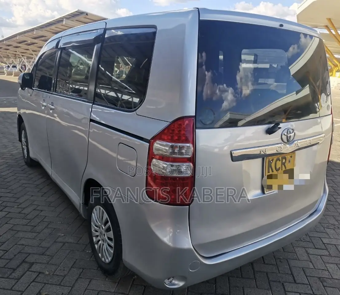 Toyota Noah 2012 Gray