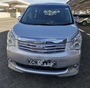 Toyota Noah 2012 Gray