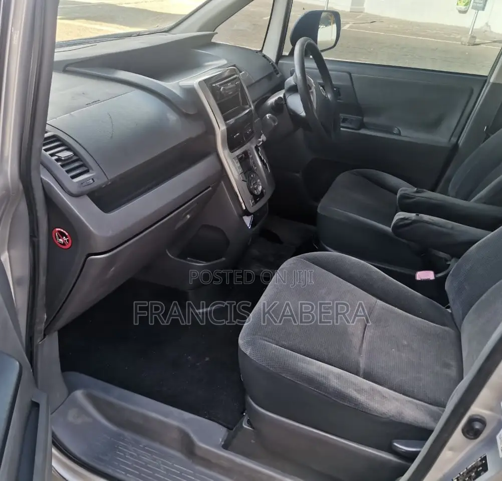 Toyota Noah 2012 Gray