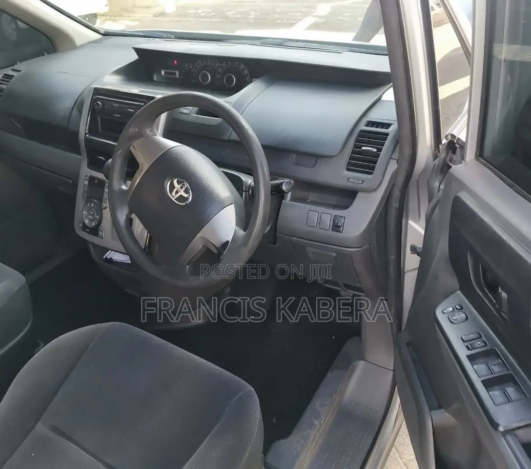 Toyota Noah 2012 Gray