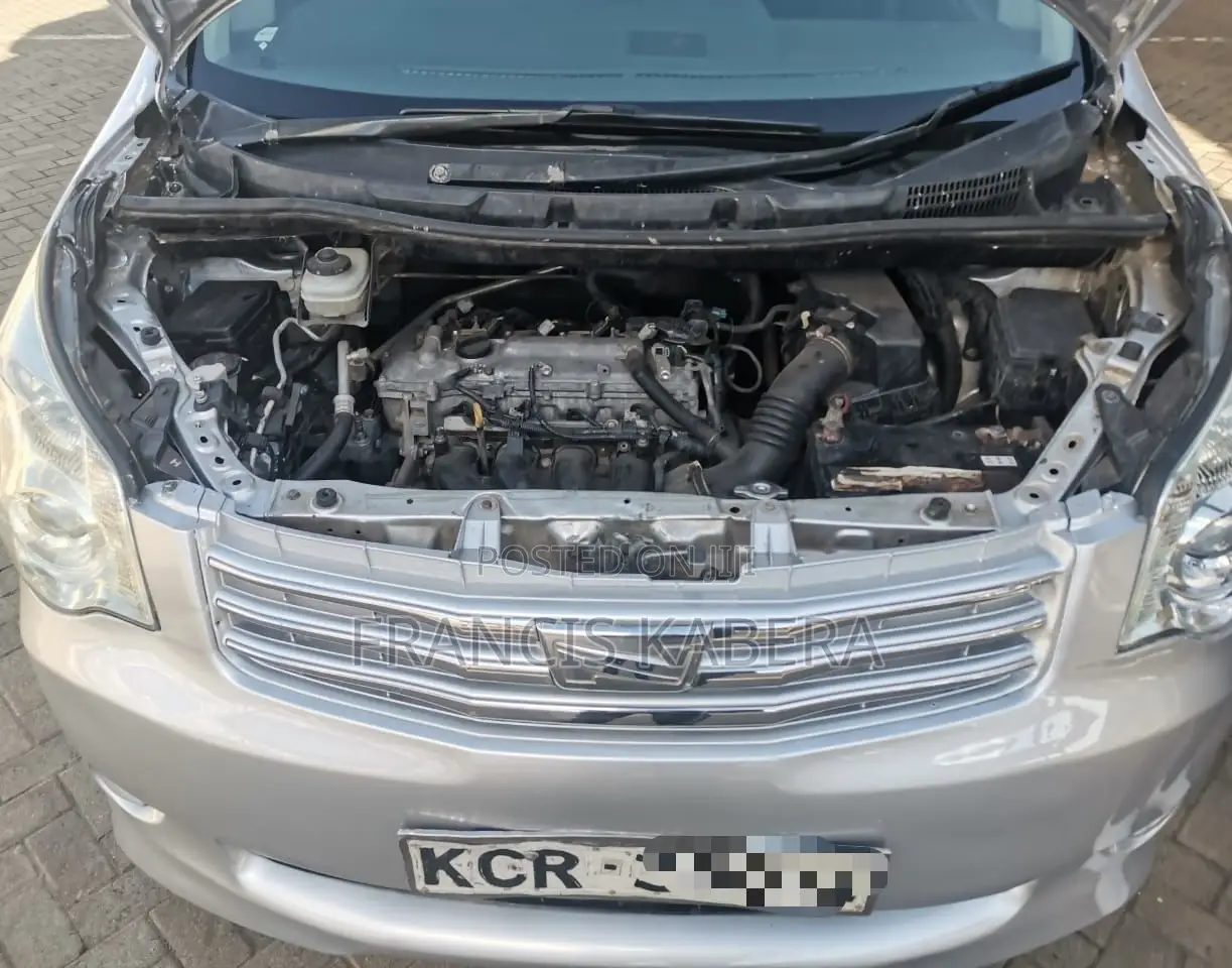 Toyota Noah 2012 Gray
