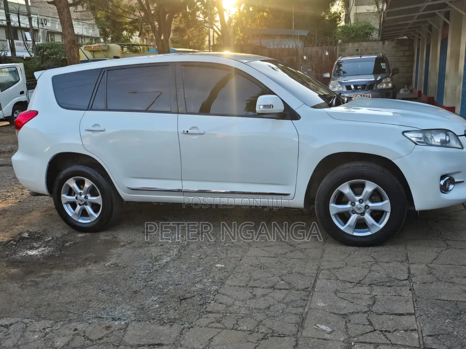 Toyota Vanguard 2013 White