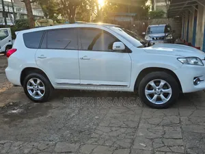 Toyota Vanguard 2013 White