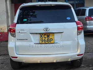 Toyota Vanguard 2013 White