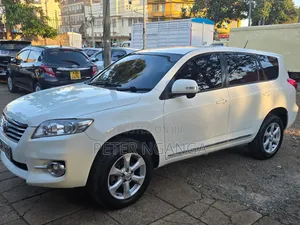 Toyota Vanguard 2013 White