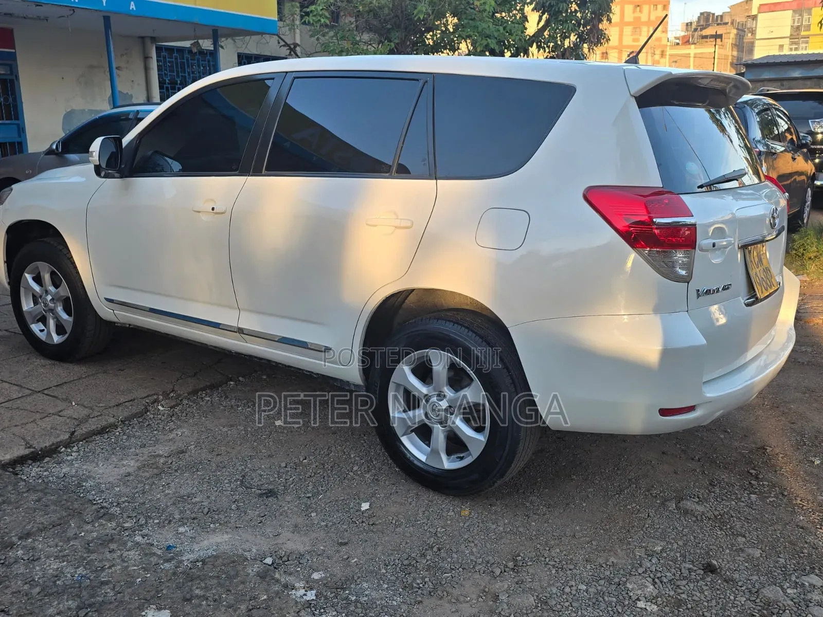 Toyota Vanguard 2013 White