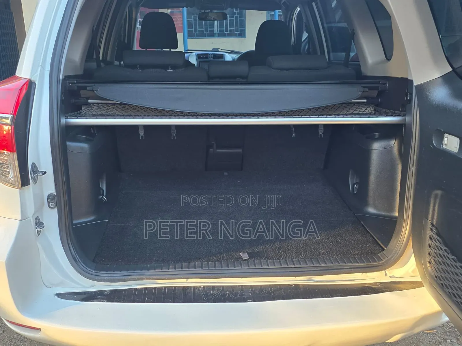 Toyota Vanguard 2013 White