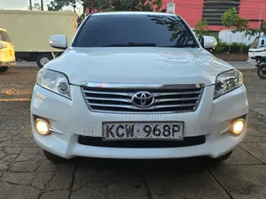 Toyota Vanguard 2013 White