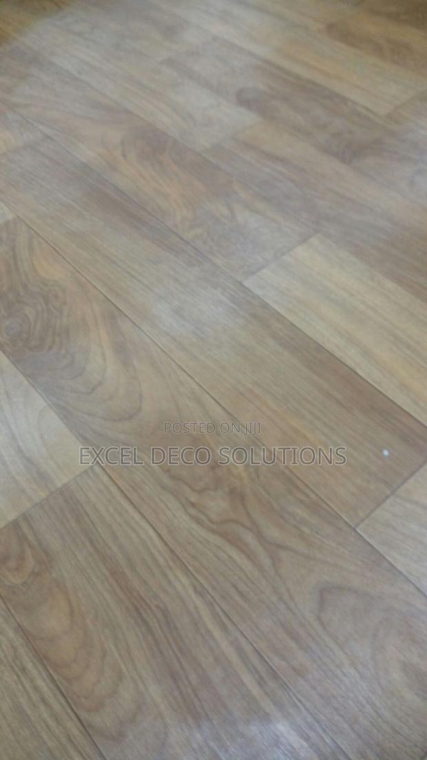 Vinyl Wood Look Carpet for Modern Indoor Flooring and Decor