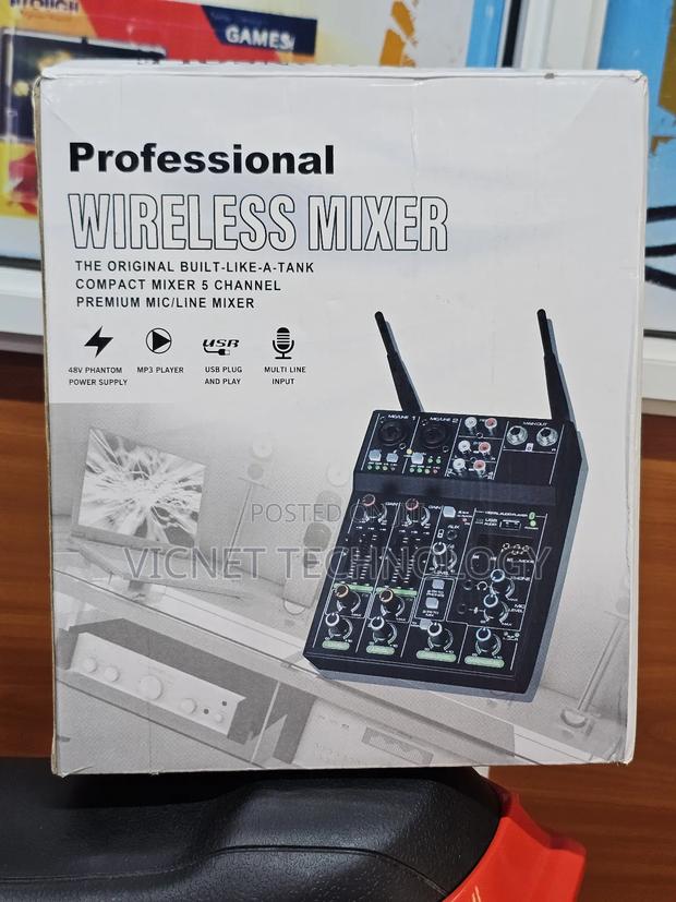 Rechargeable Wireless Mixer With 2 Microphones