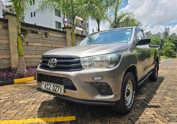 Toyota Hilux 2020 Gray - thumbnail 6
