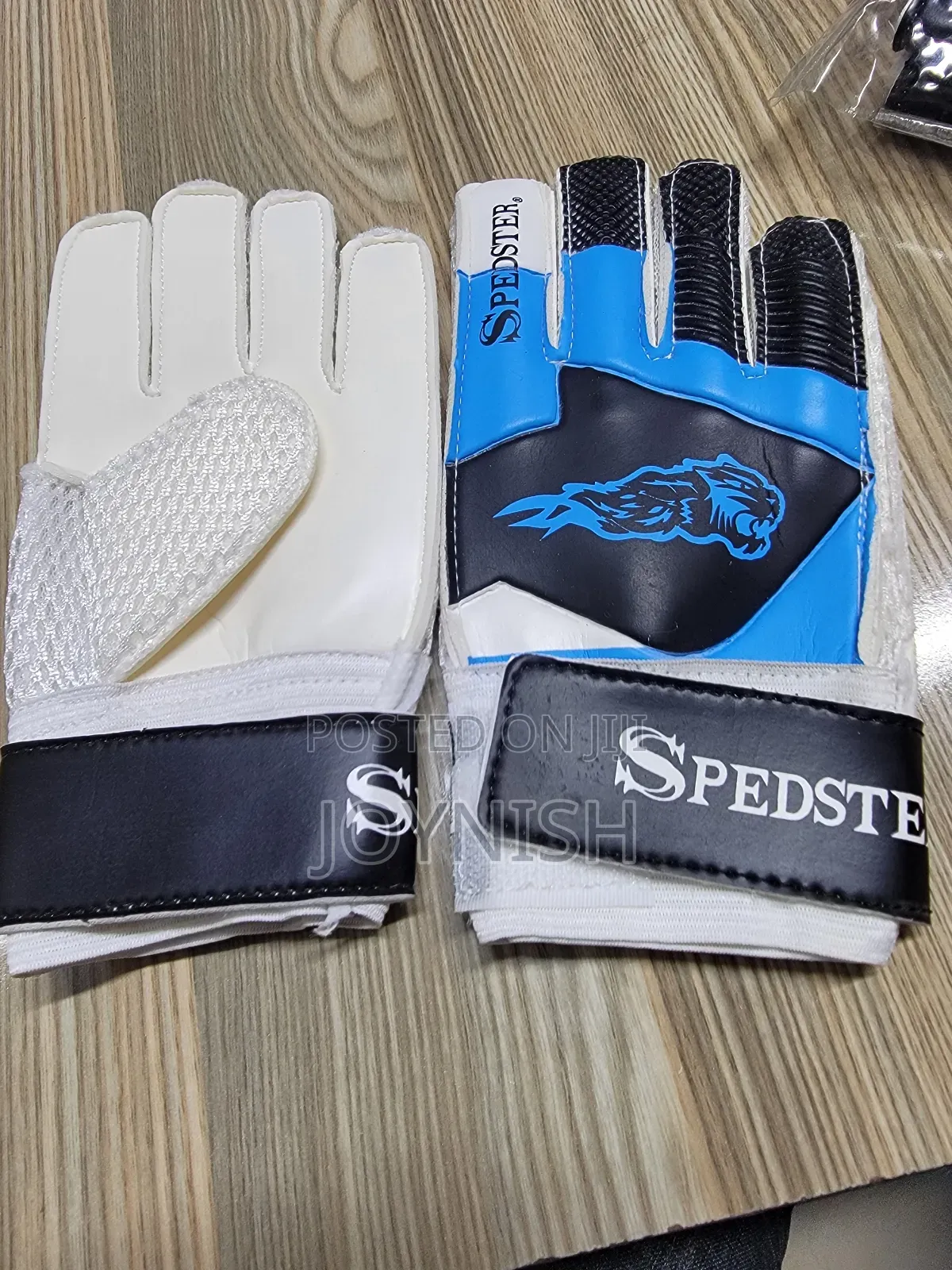 Kids Goalkeeper Gloves