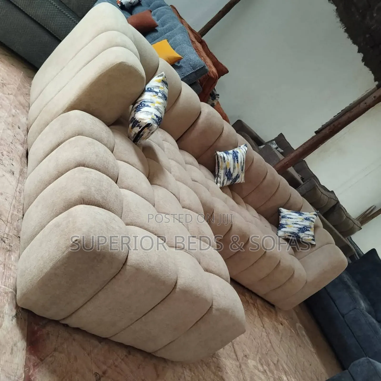 Modern White/Grey/ Cream Bubble Sofas (6 Seater)