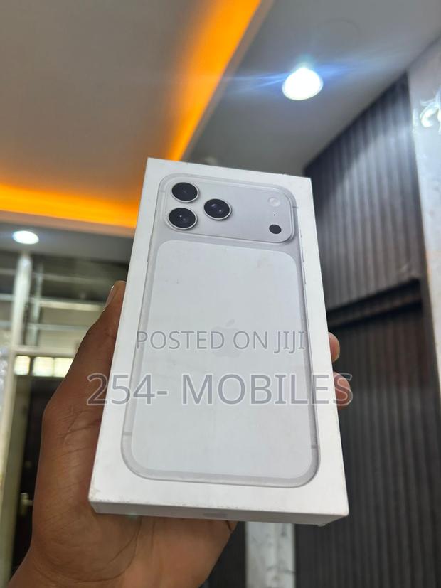 New Apple iPhone 17 Pro Max 256 GB Silver - thumbnail 3