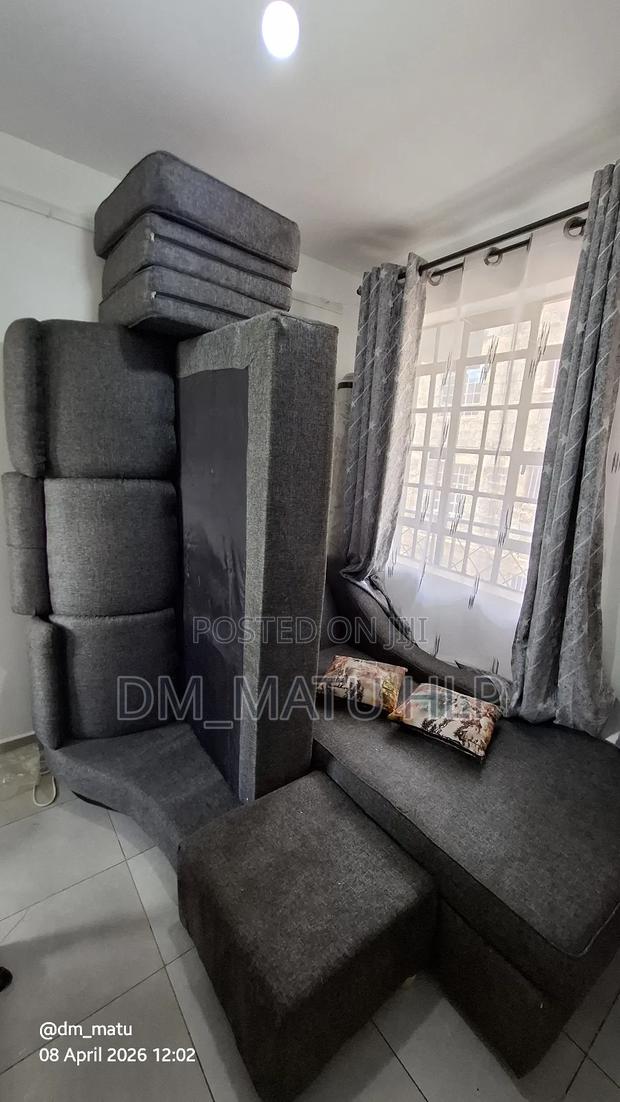 Comfortable 6 Seater With Foot Rest