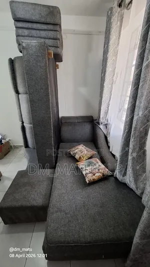 Comfortable 6 Seater With Foot Rest