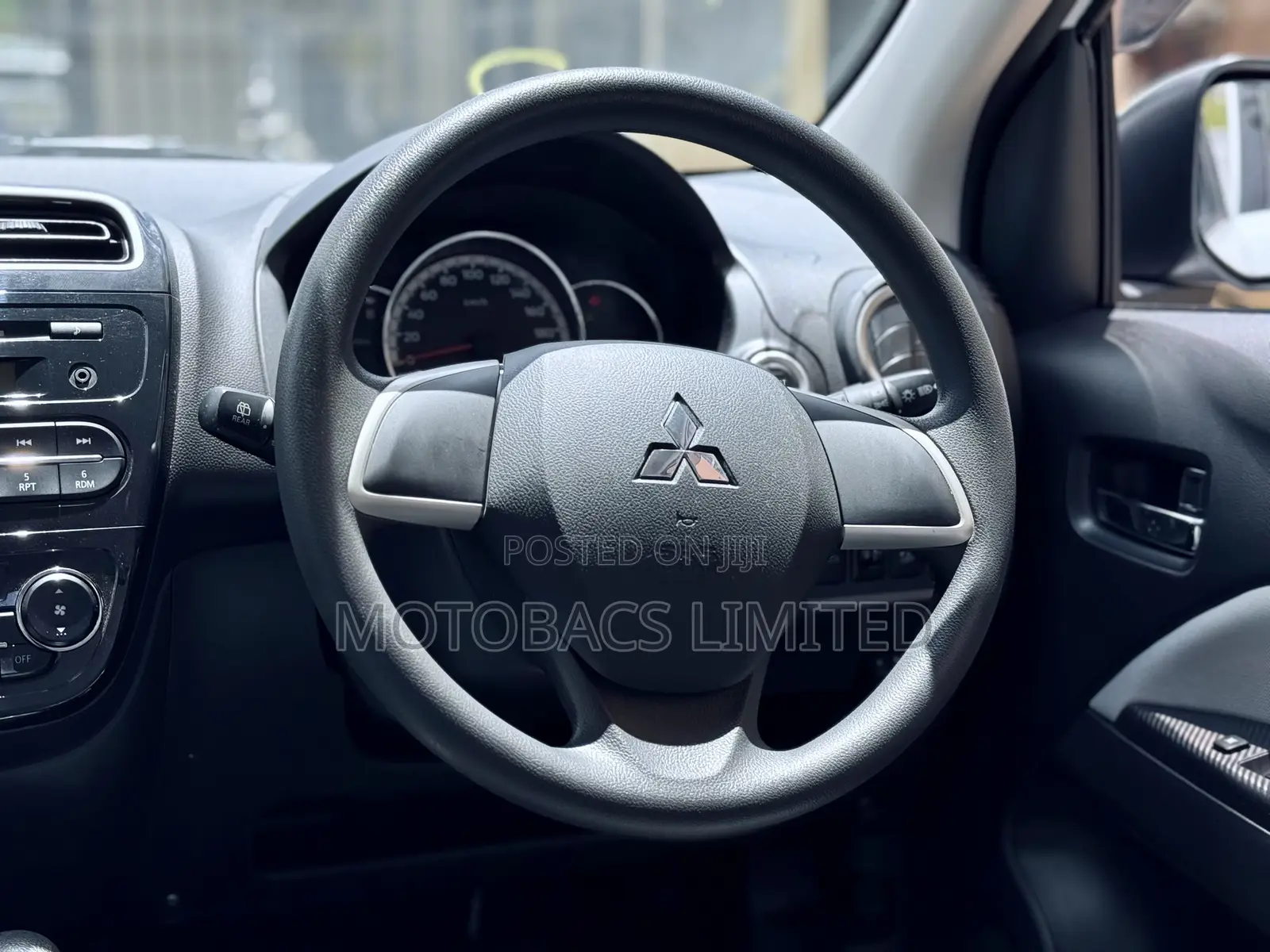 Mitsubishi Mirage ES 2020 White