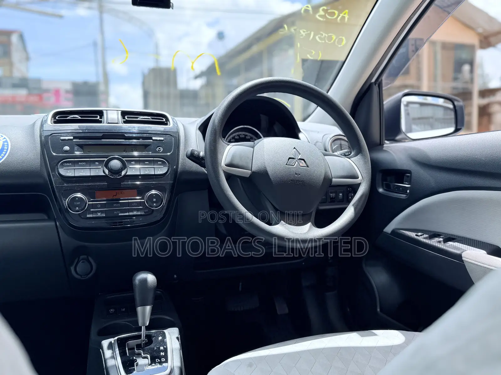 Mitsubishi Mirage ES 2020 White