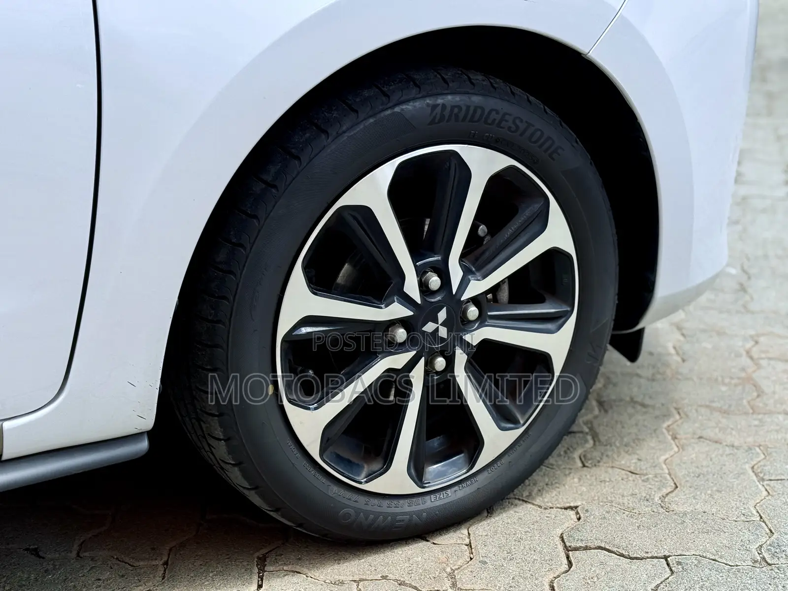 Mitsubishi Mirage ES 2020 White