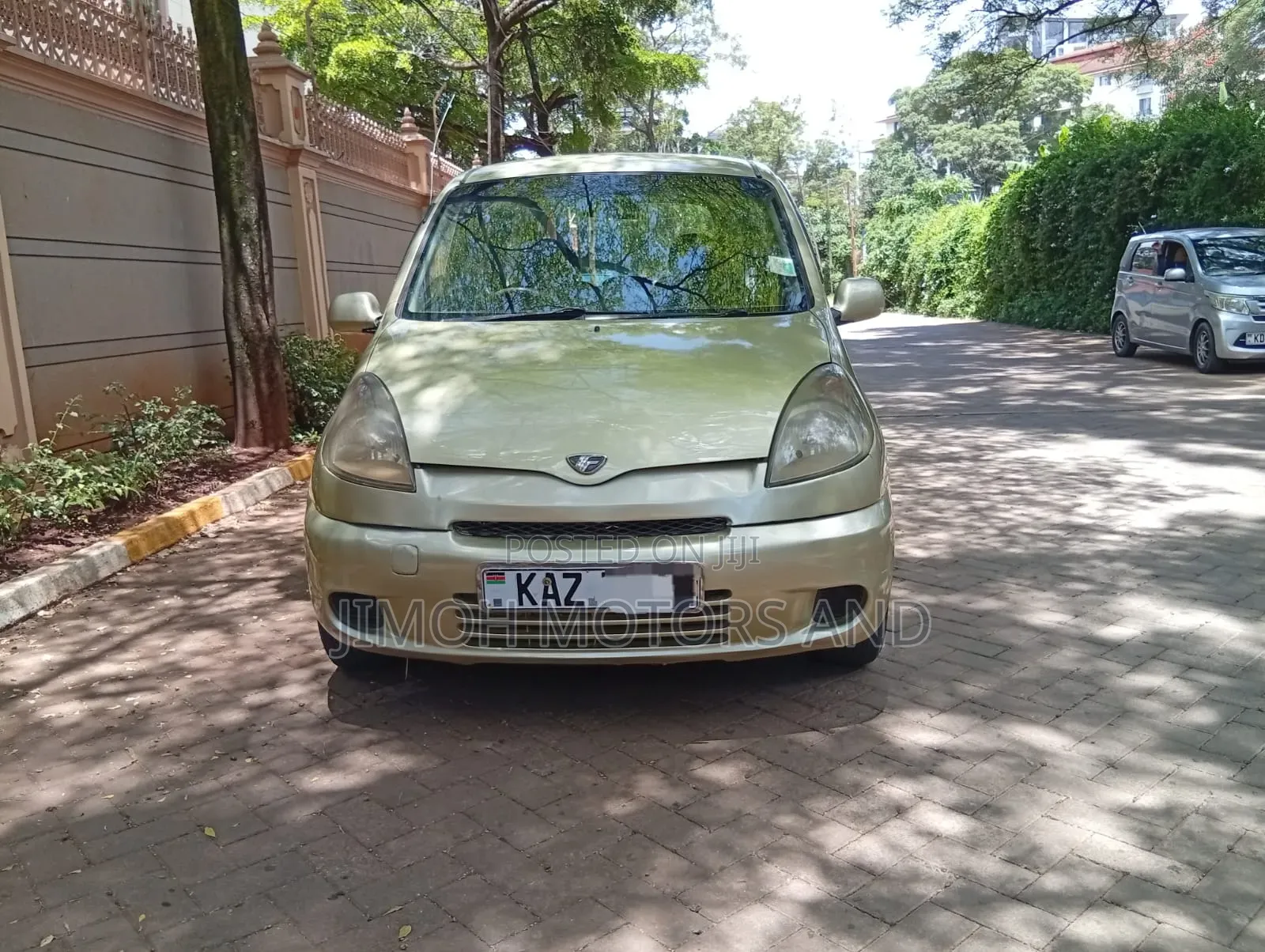 Toyota Fun Cargo 2003 Gold