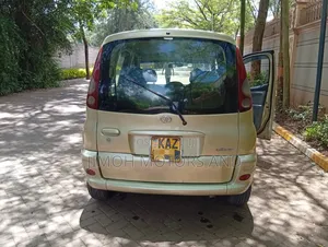 Toyota Fun Cargo 2003 Gold