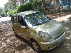 Toyota Fun Cargo 2003 Gold