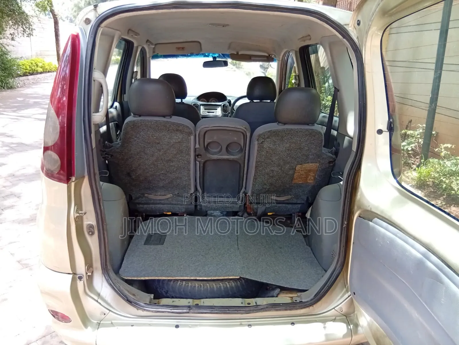 Toyota Fun Cargo 2003 Gold