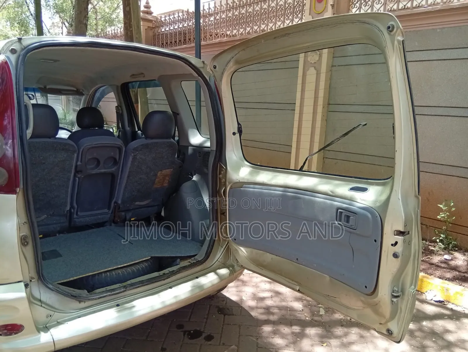 Toyota Fun Cargo 2003 Gold