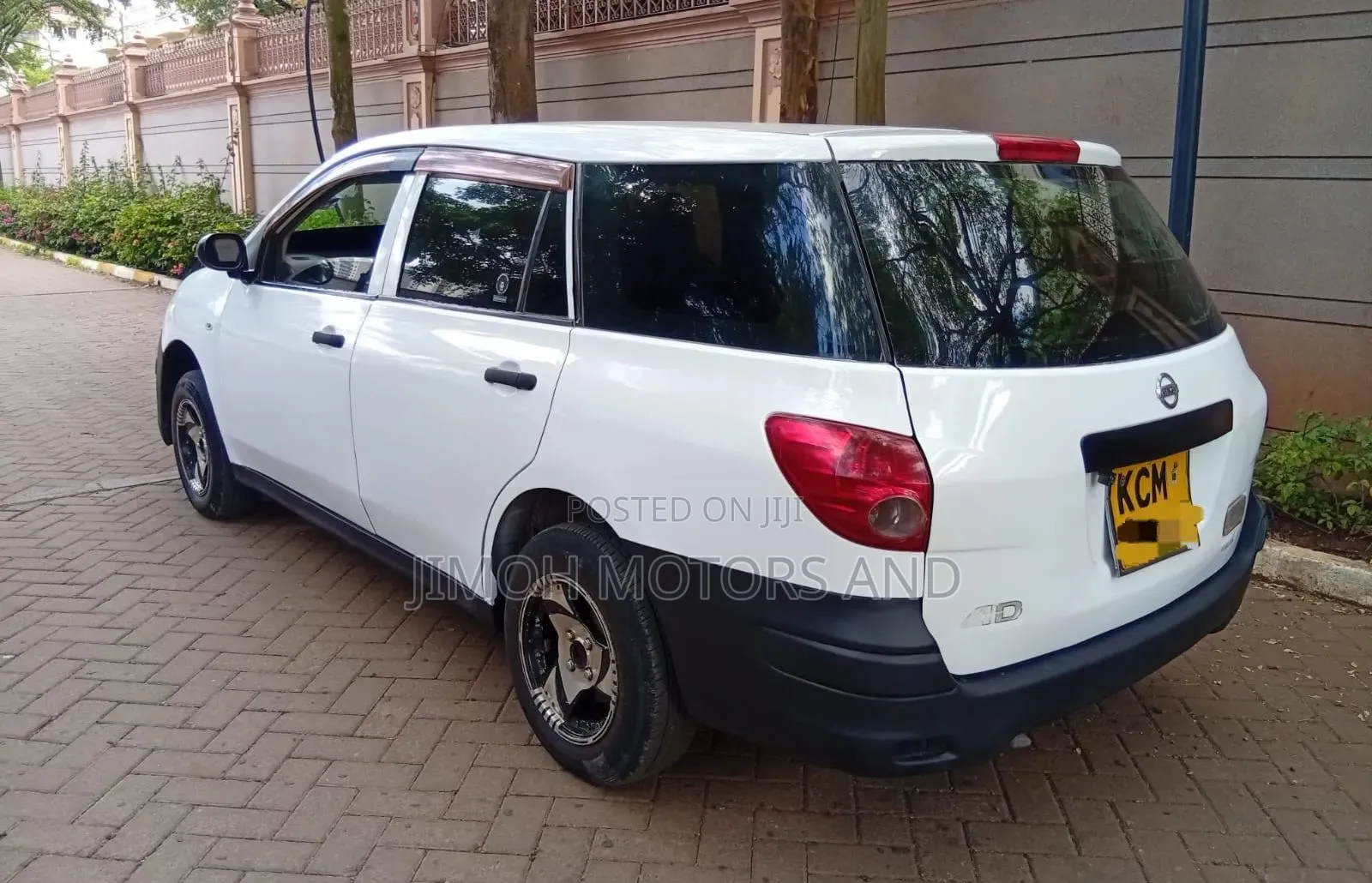 Nissan Advan 2010 White