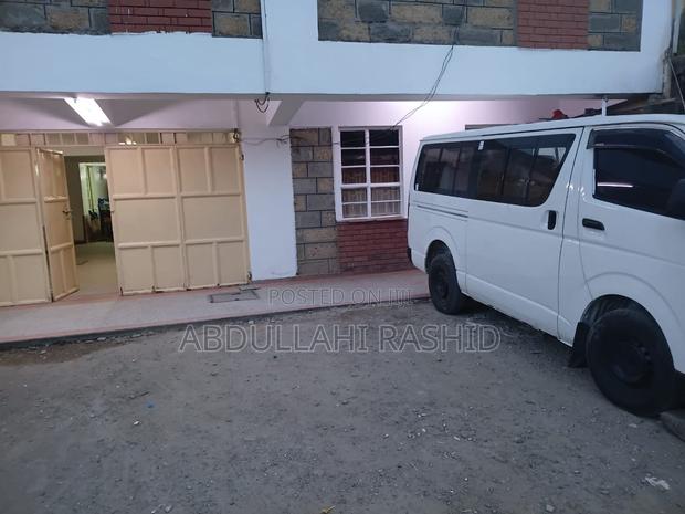 Toyota HiAce 2014 White - thumbnail 4
