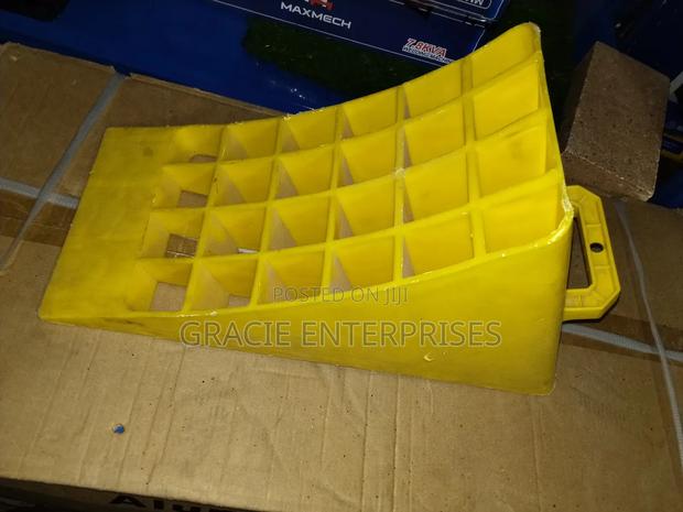 Tyre Stopper/ Wheel Chocks/ Wheel Stoppers - main view