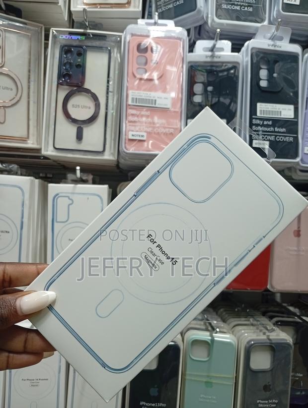 Clear Magnetic Case for the Apple iPhone 15. - thumbnail 2