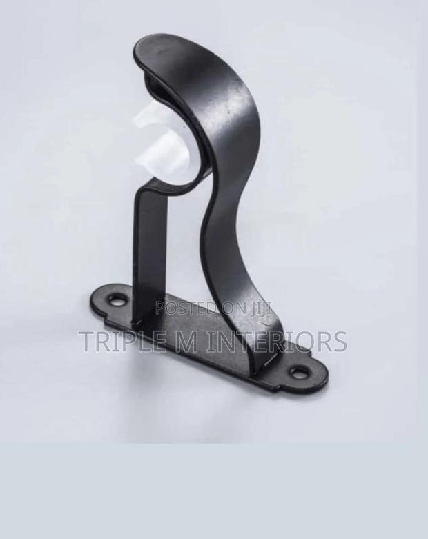Sturdy Single Powder Coated Bracket - main view