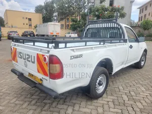Isuzu D-MAX 2010 White