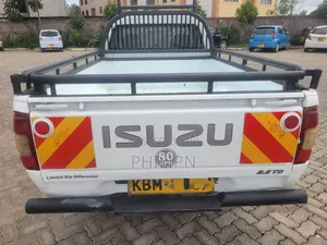 Isuzu D-MAX 2010 White