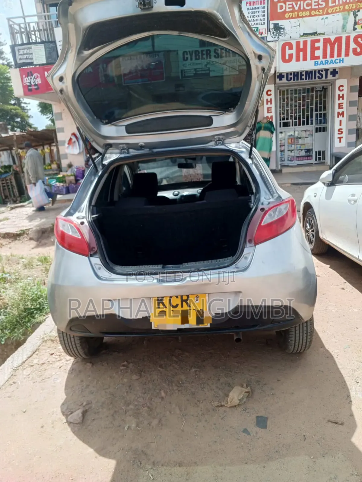 Mazda Demio 2011 Silver