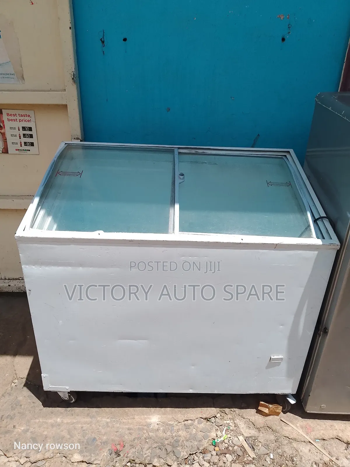 Clean Exuk Display Freezer