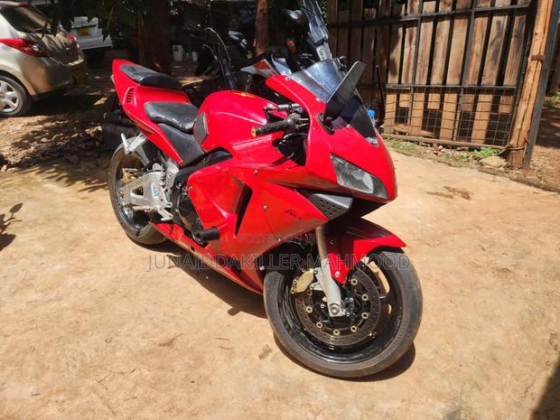 Honda CBR 2005 Red