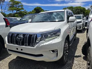 Toyota Land Cruiser Prado Kakadu 2022 White
