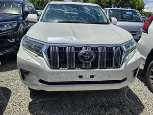 Toyota Land Cruiser Prado Kakadu 2022 White