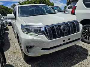 Toyota Land Cruiser Prado Kakadu 2022 White