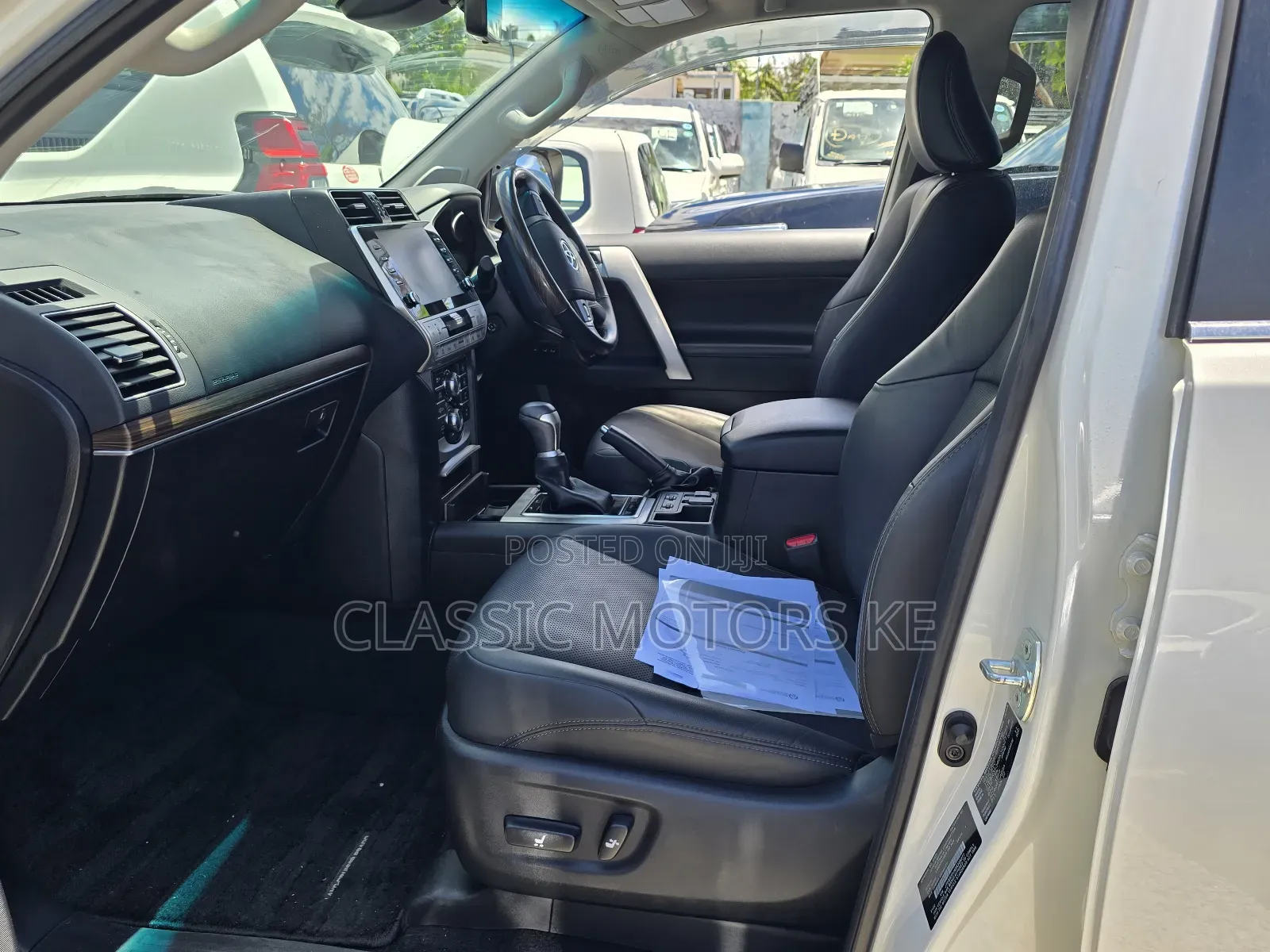 Toyota Land Cruiser Prado Kakadu 2022 White