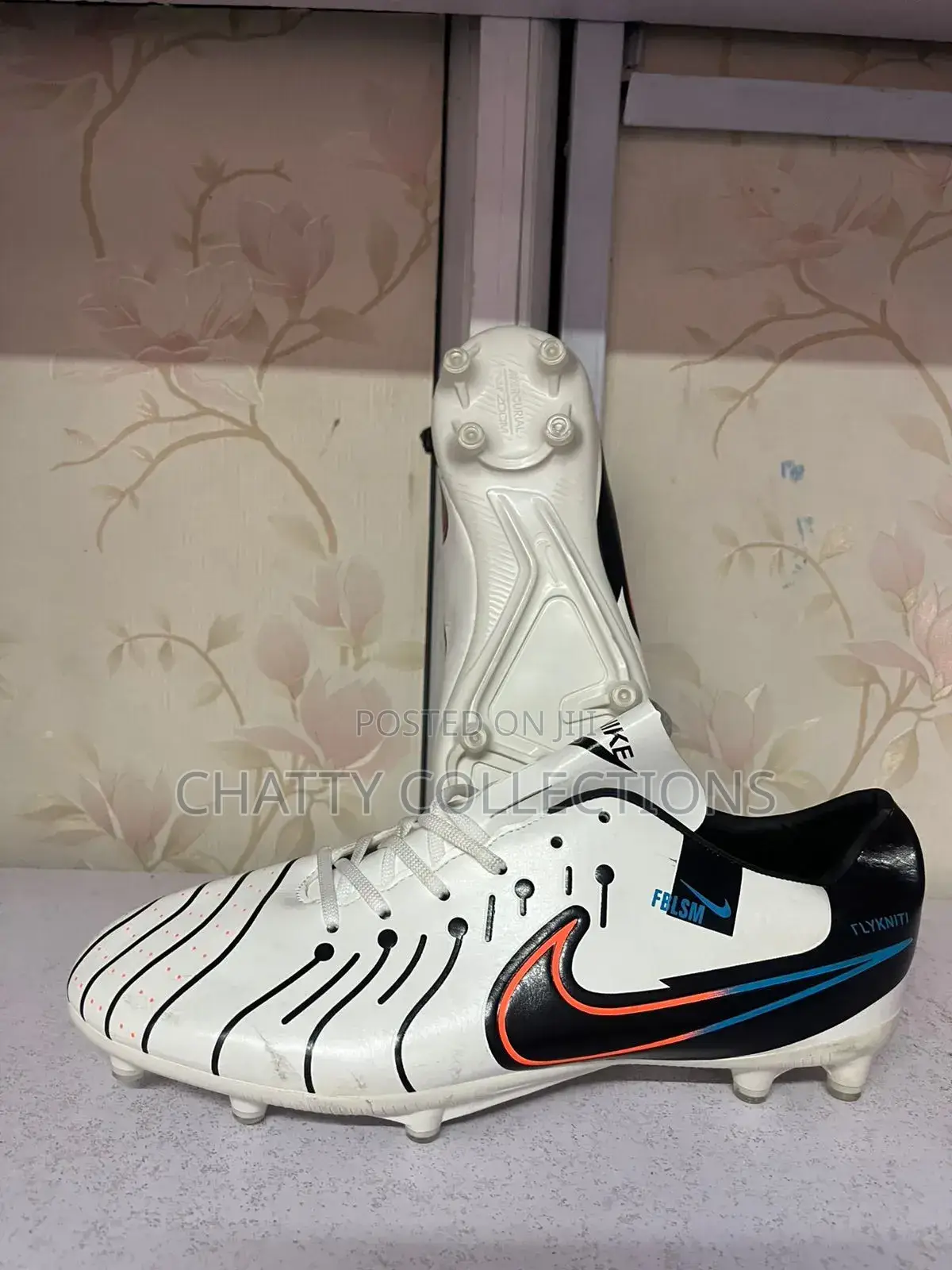 Top Quality Unisex Football Boots Sizes 40,43,44,45