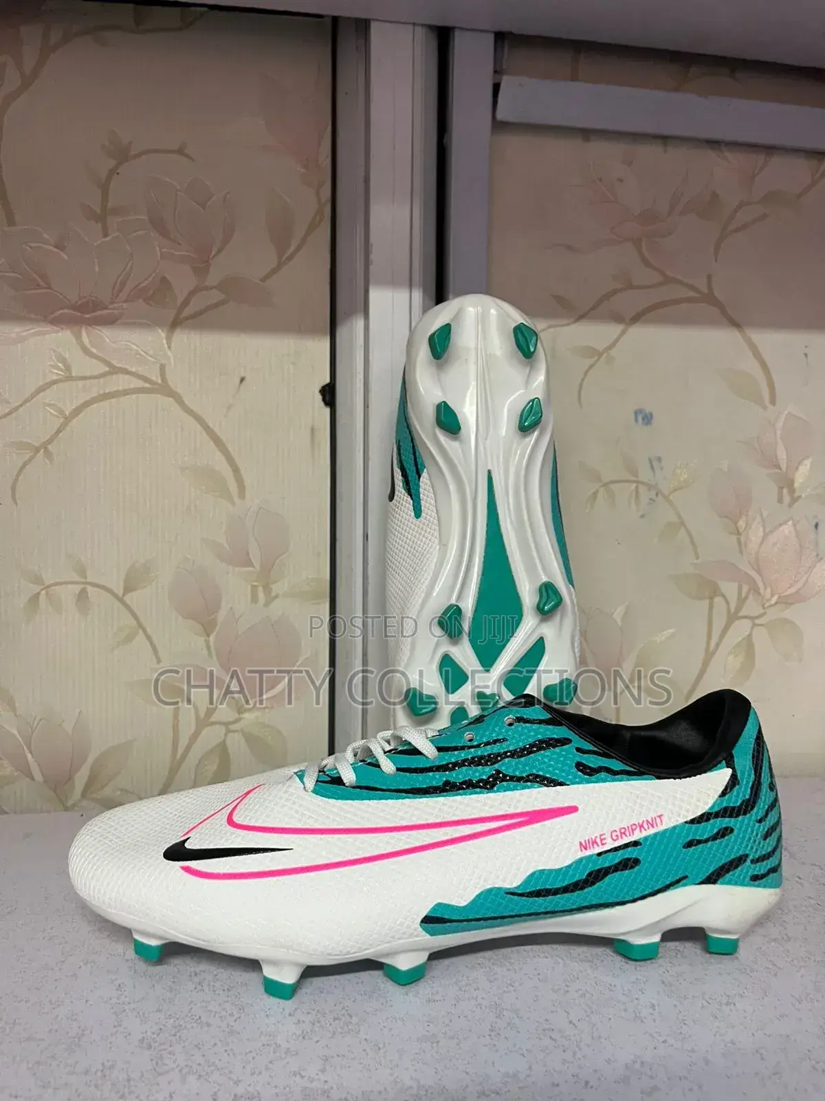 Top Quality Unisex Football Boots Sizes 40,43,44,45