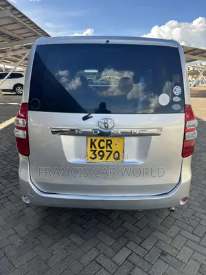 Toyota Noah 2012 Silver