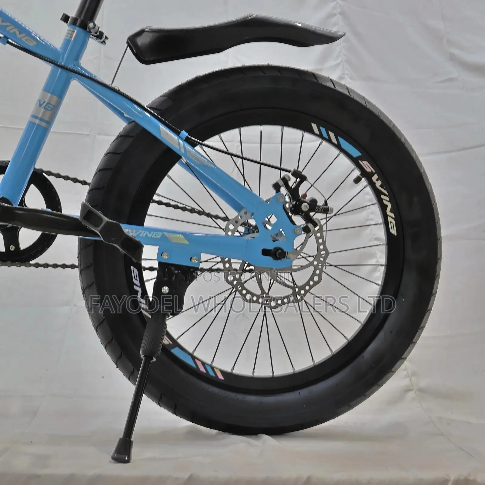 Boys/Girls Blue Fat Tire MTB - Size 20