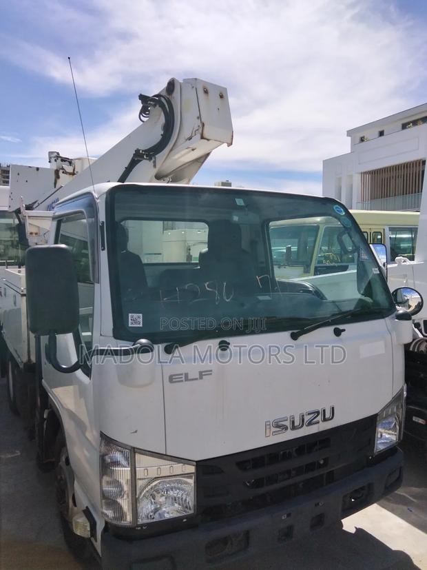 Isuzu Crane Truck