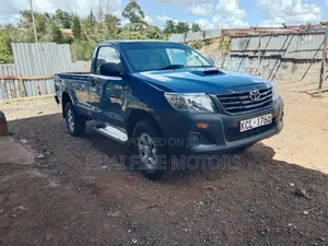 Toyota Hilux 2010 Blue